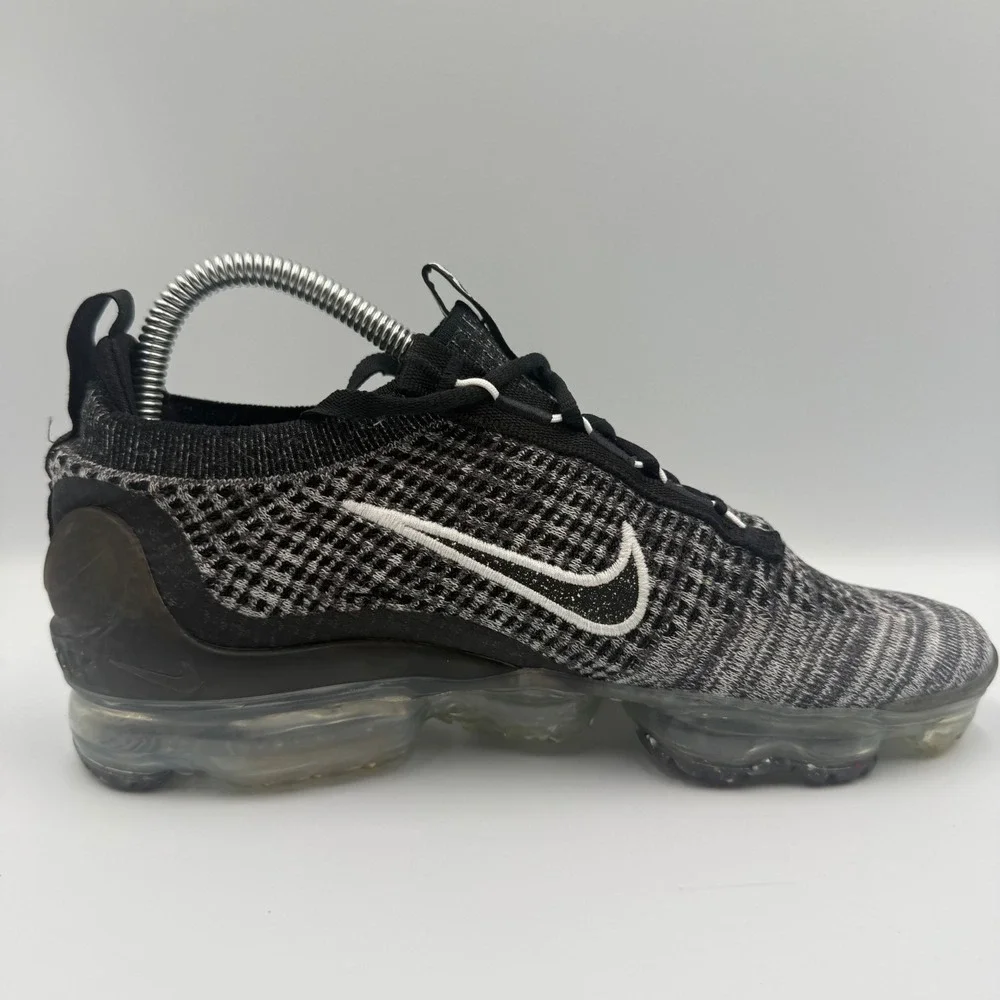 Nike Air VaporMax 2021 FK Womens Size 7 Running Shoes Flyknit Black Grey DH4088